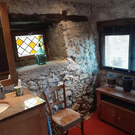 Grange Renovee Et Son Jardin Dans L'avant Pays Savoyard *