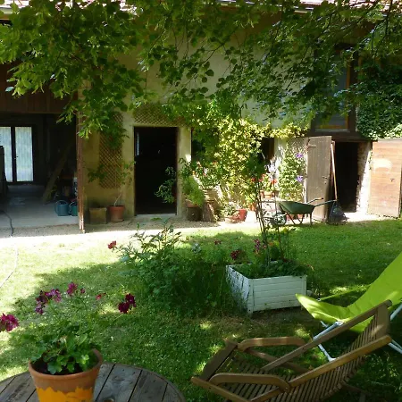 Grange Renovee Et Son Jardin Dans L'avant Pays Savoyard